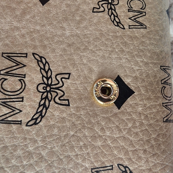 MCM Long Fold Wallet - Picture 9 of 9